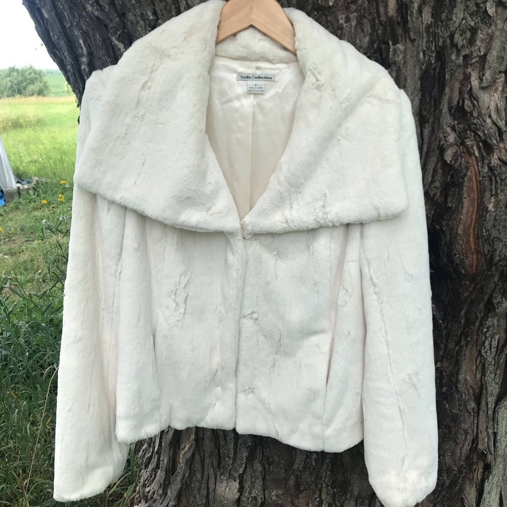 Beautiful ultra soft white cocktail coat.